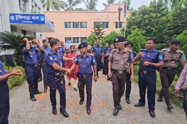 দীর্ঘ ৩৭ বছরের কর্মজীবন শেষে এসআই ছবির উদ্দিনের ‘অন্য রকম’ বিদায়