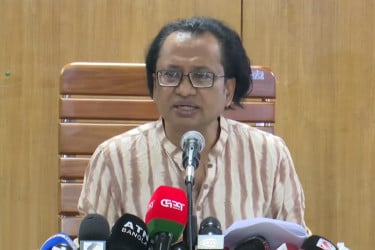 শেখ হাসিনার বক্তব্য প্রচারে নিষেধাজ্ঞা আছে : তথ্য উপদেষ্টা