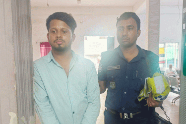 জাবিতে গোপনে ছাত্রীর ভিডিও ধারণের অভিযোগে যুবক গ্রেফতার