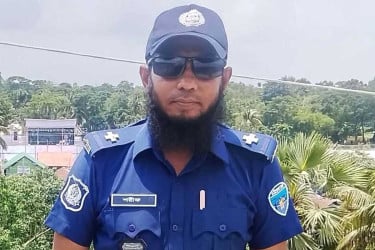 কুমিল্লায় দুর্বৃত্তের ছুরিকাঘাতে পুলিশ কর্মকর্তা আহত