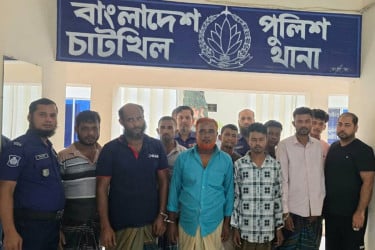 নোয়াখালীতে থাই জুয়ার আসর থেকে গ্রেফতার ৬