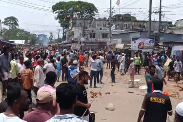 সরাইলে তৃতীয় দিনের মতো সংঘর্ষে আহত ৩০, ভাঙচুর-লুটপাটের অভিযোগ
