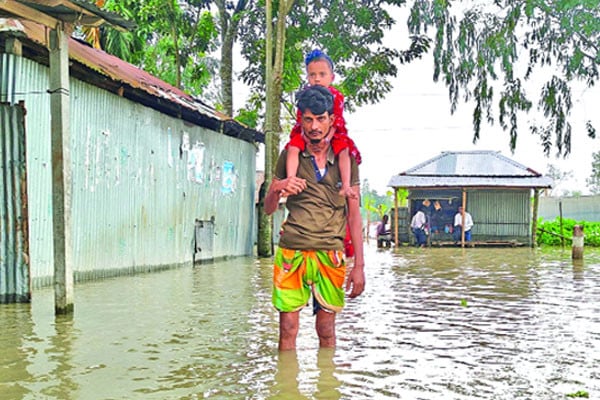 বন্যার হুমকিতে ১২ জেলা