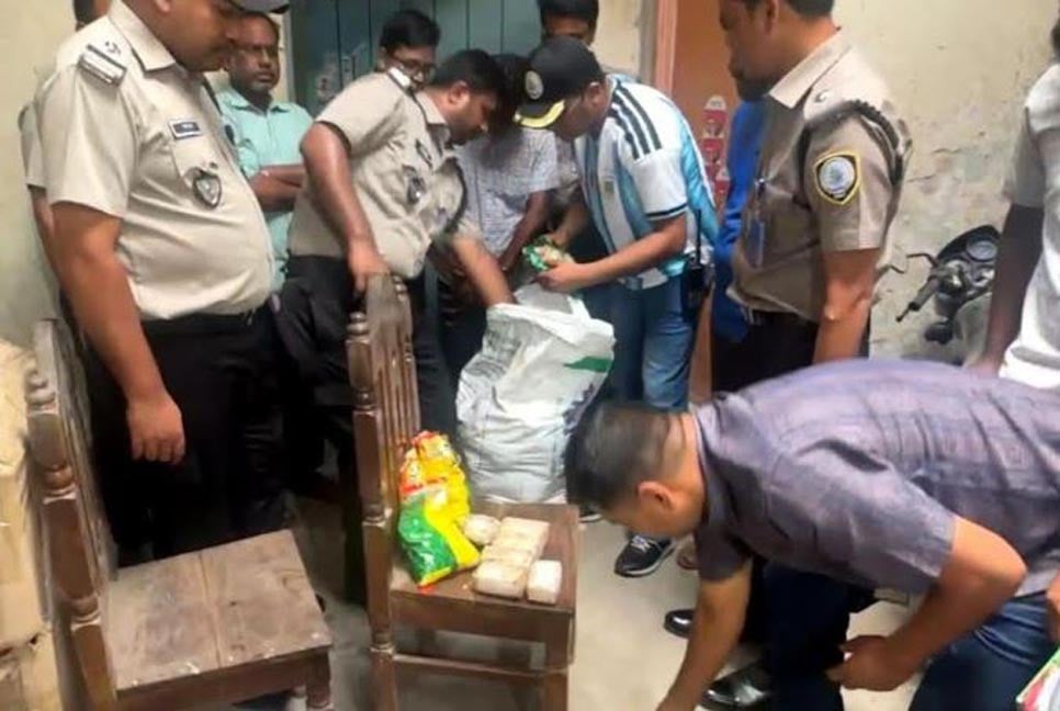 কুরিয়ারে আসা চায়ের প্যাকেটে ১২ হাজার ইয়াবা, একজন আটক