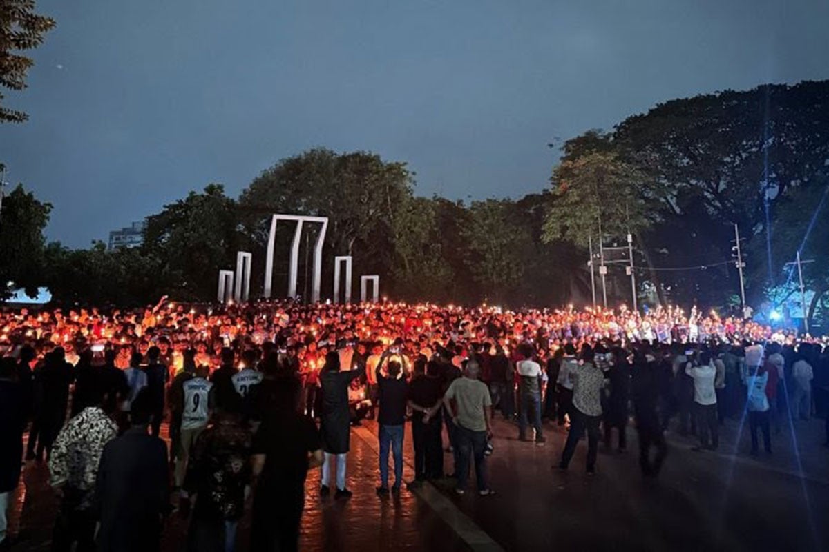 জুলাই গণঅভ্যুত্থানের শহীদদের স্মরণে ছাত্রদলের মোমবাতি প্রজ্বলন