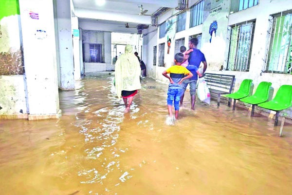 বৃষ্টি হলেই তলিয়ে যাচ্ছে কুমিল্লা!