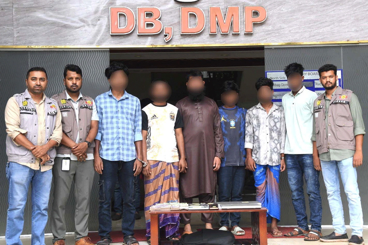 অনলাইনে বিনিয়োগের নামে অর্থ আত্মসাৎ, গ্রেফতার ৬