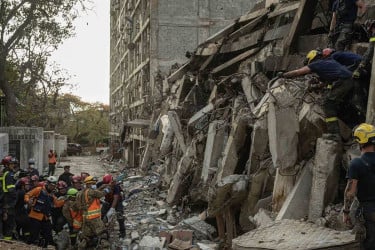 ভেনেজুয়েলায় ছয় দিন পর ধ্বংসস্তূপ থেকে ৩ বছরের শিশু জীবিত উদ্ধার
