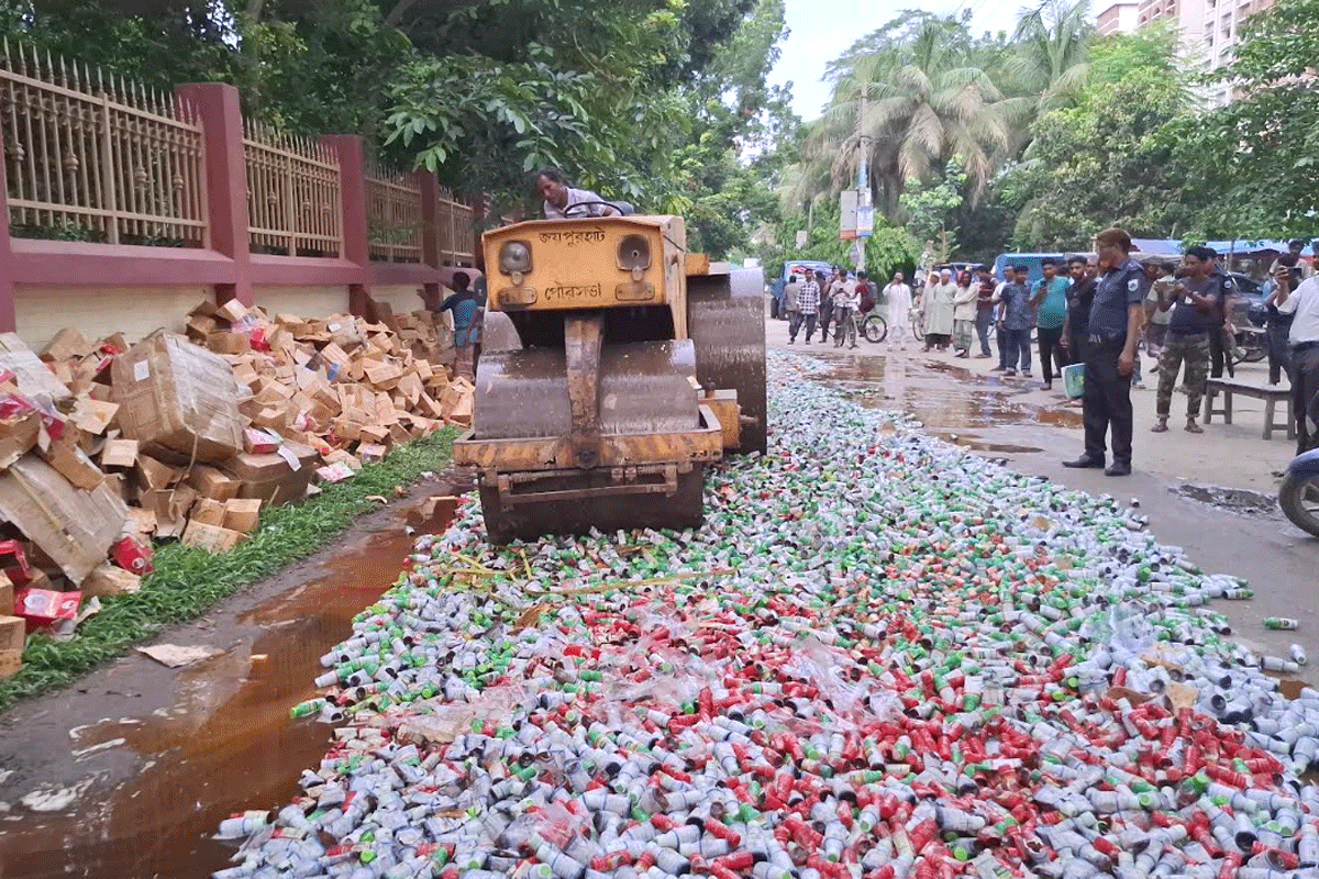 জয়পুরহাটে ৫৩ লাখ টাকার যৌন উত্তেজক সিরাপ ধ্বংস