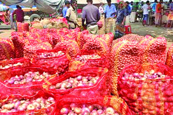 রাজশাহীতে পিঁয়াজের হাটে ধস