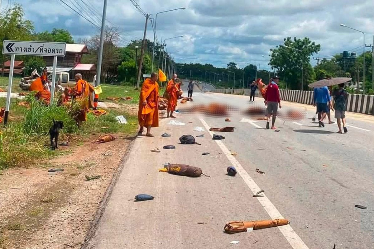 ১১ বছরের শিশুর চালানো পিকআপ পিষে মারল ৮ বৌদ্ধ ভিক্ষুকে