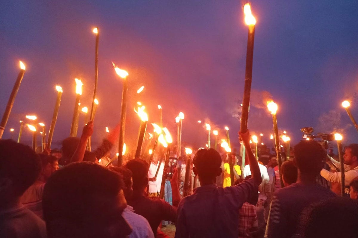 তিস্তা মহাপরিকল্পনার দ্রুত বাস্তবায়নের দাবিতে তিস্তা তীরে আলোর মিছিল