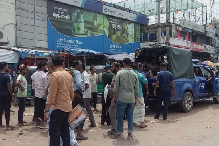 সোনারগাঁয়ে যানজট নিরসনে অভিযান, ১৫ জনের বিরুদ্ধে ব্যবস্থা