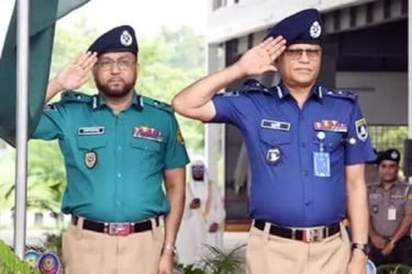 নতুন পোশাকে মাঠে পুলিশ