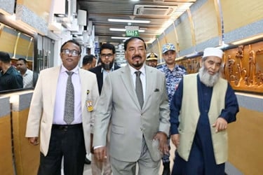 খামেনির জানাজায় অংশ নিতে ইরানের পথে স্পিকার
