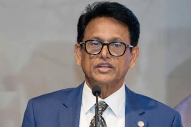 ‘নির্বাচন করতে চাইলে চাকরি ছেড়ে দিন’, শিক্ষকদের কড়া বার্তা দিলেন মন্ত্রী