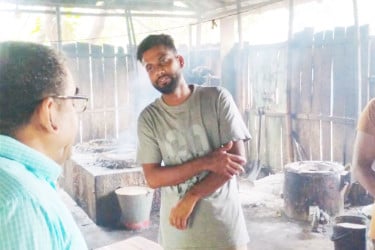 চুয়াডাঙ্গায় অস্বাস্থ্যকর পরিবেশে খাদ্য উৎপাদন, ভোক্তার জ‌রিমানা