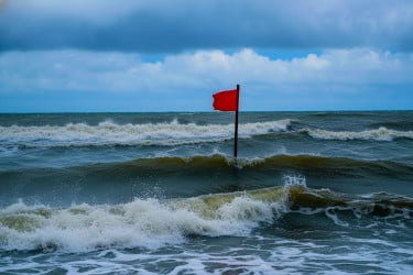 সমুদ্রবন্দরে ৩ নম্বর সতর্ক সংকেত