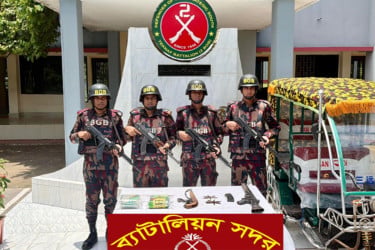 টেকনাফে মাদক ও অস্ত্র উদ্ধার