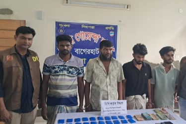 বাগেরহাটে ৪০১৫ পিস ইয়াবা জব্দ, ২৬ মামলার আসামিসহ গ্রেপ্তার ৪