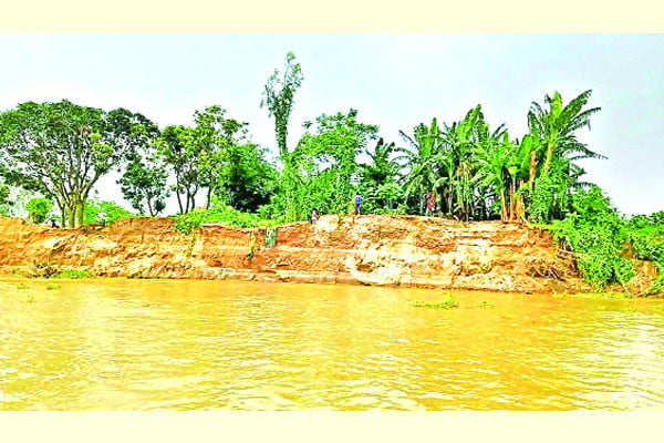 ভিটামাটি হারাচ্ছে মানুষ