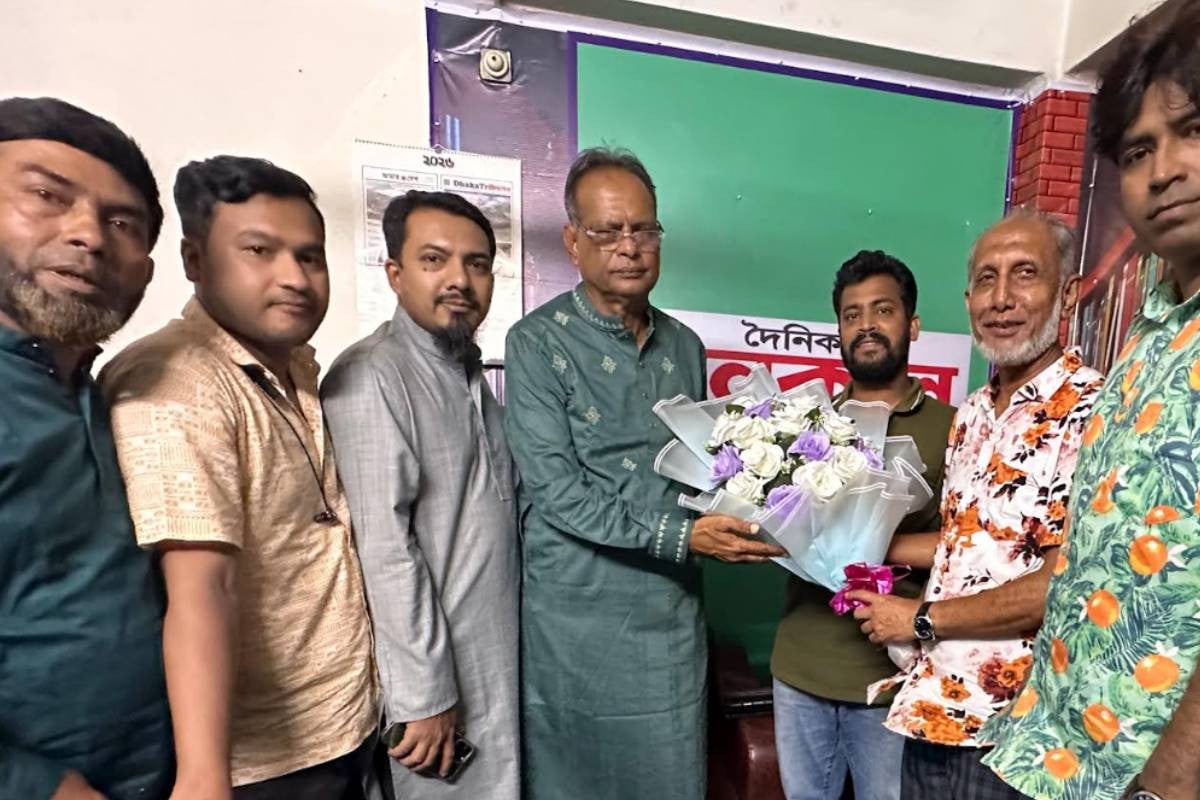 ‘যেখানে-সেখানে ময়লা না ফেলার প্রতিজ্ঞা করতে হবে’