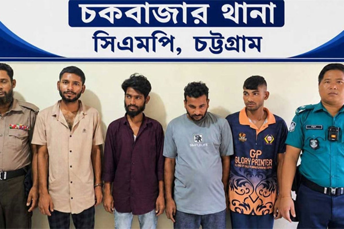 ৬ পেশাদার ছিনতাইকারী গ্রেফতার