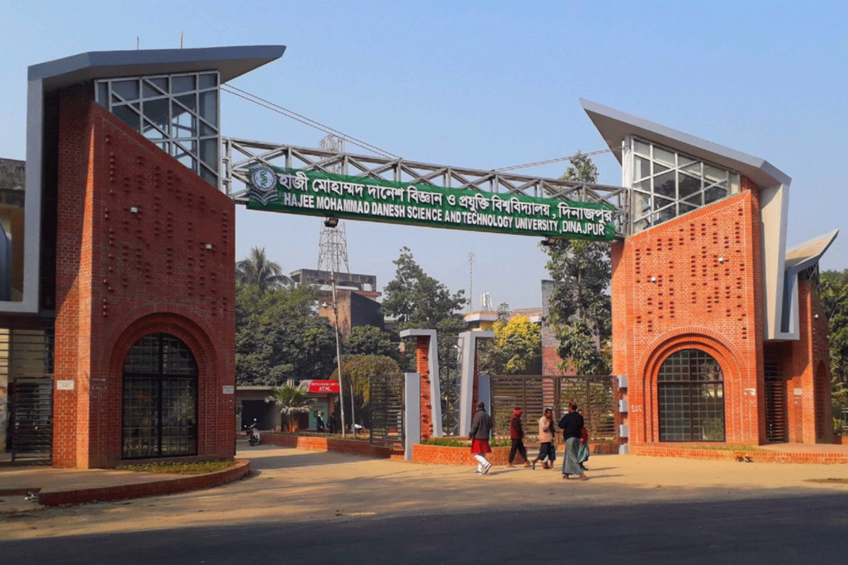 হাবিপ্রবিতে র‌্যাগিংয়ের ঘটনায় ৭২ শিক্ষার্থীকে শোকজ