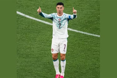 অবিশ্বাস্য রেকর্ড গড়লেন রোনালদো