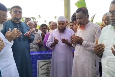জয়পুরহাটে যাতায়াতের দুর্ভোগ লাঘবে রাস্তা নির্মাণ উদ্বোধন