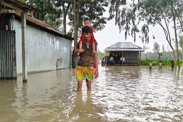 লালমনিরহাটে তিস্তার পানি বিপৎসীমার ৩০ সেন্টিমিটার নিচে