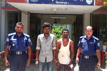 দিনাজপুরে দুই চোরকে গণধোলাই দিয়ে পুলিশে সোপর্দ