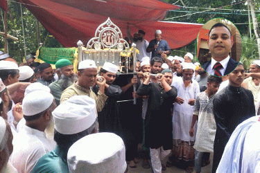 যুক্তরাষ্ট্রে সড়ক দুর্ঘটনায় নিহত কবিরের দাফন সম্পন্ন