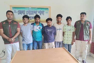 জয়পুরহাটে পাঁচ জুয়াড়ি গ্রেফতার