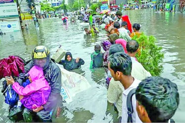 জল ও যানজটমুক্ত করতে আরও ১২ প্রকল্প