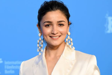 ‘আলফা’ ঘিরে আলোচনার ঝড়, পারিশ্রমিকে শীর্ষে আলিয়া ভাট
