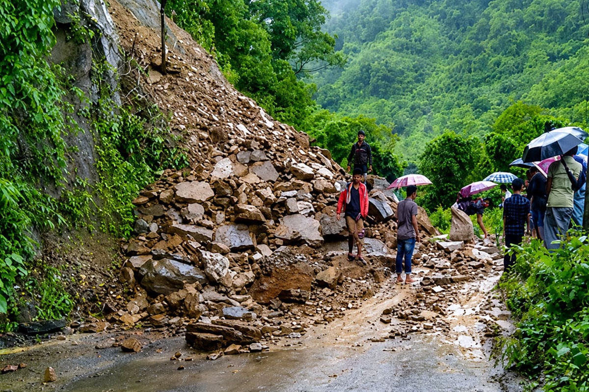বান্দরবানে বন্ধ সকল পর্যটন কেন্দ্র, নাফাখুমে আটকা ৮৭ জন