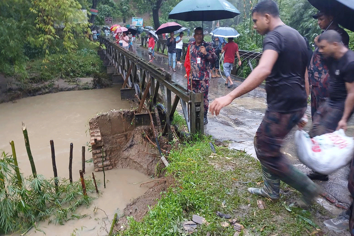 নাইক্ষ্যংছড়িতে বন্যায় ব্রিজ ক্ষতিগ্রস্ত, চলাচল বন্ধ