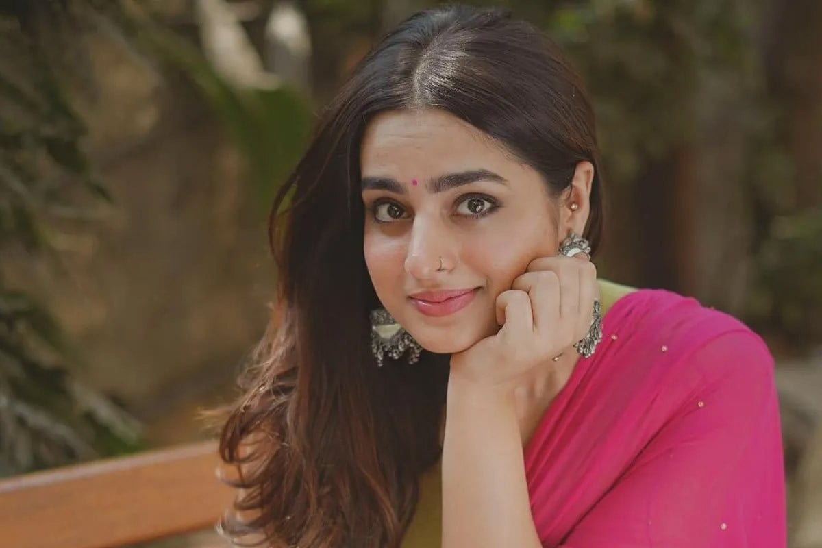 শিক্ষার্থীদের আন্দোলনে গিয়ে আটক বলিউড অভিনেত্রী, পরে মুক্তি
