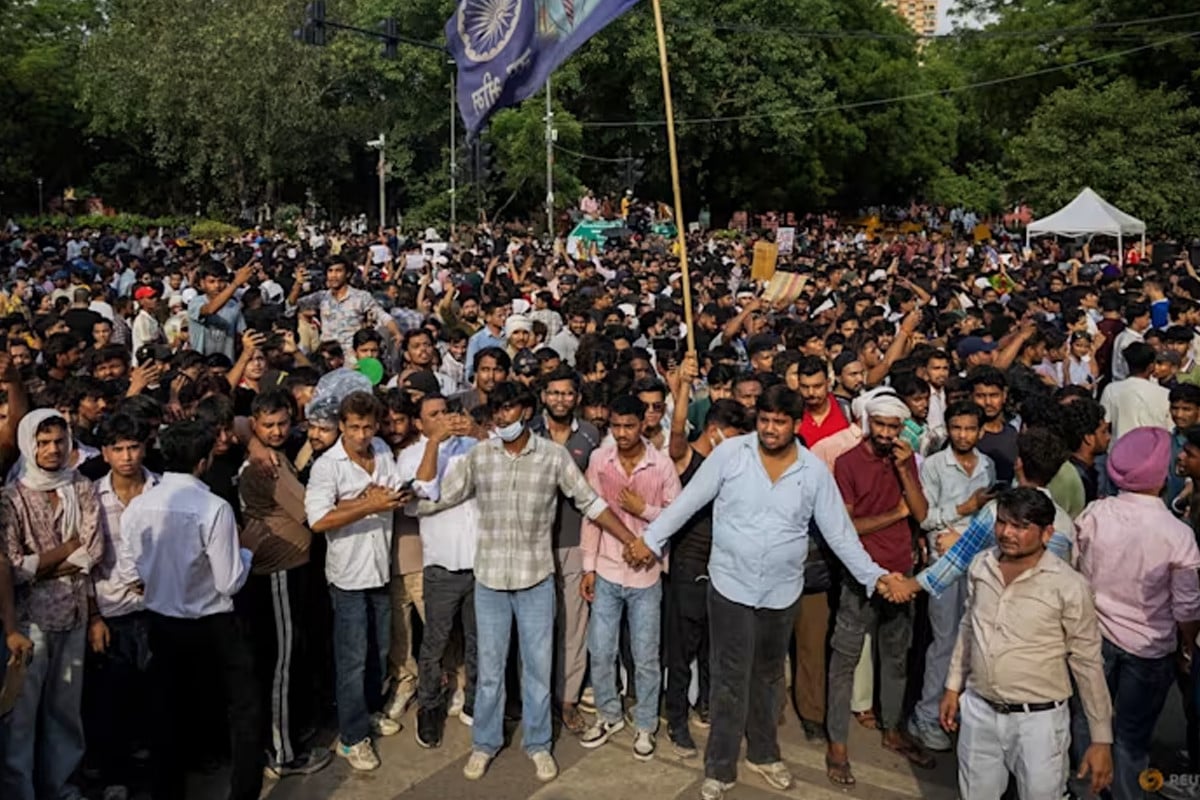'পুরো দিল্লি বন্ধ করতে রাজি, তবু শিক্ষামন্ত্রীকে সরাচ্ছেন না মোদি'