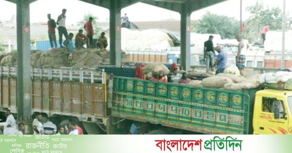 বেনাপোল বন্দরে ভারত থেকে এলো ৪০ টন কাঁচা মরিচ