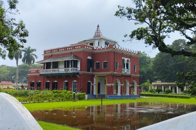 শিলাইদহ রবীন্দ্র কুঠিবাড়ি জুড়ে থৈথৈ পানি, ক্ষুব্ধ রবীন্দ্রপ্রেমীরা