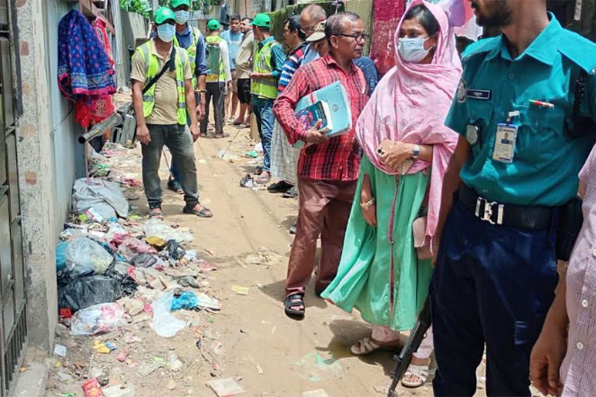 ডেঙ্গু প্রতিরোধে চসিকের অভিযান