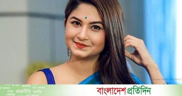 স্পর্শিয়ার স্নিগ্ধ লুক থেকে চোখ সরানো দায়, যেভাবে ছড়ালেন মুগ্ধতা