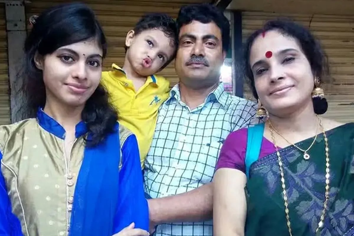 দুর্গন্ধ পেয়ে পুলিশে খবর, তালাবদ্ধ বাড়িতে মিলল এক পরিবারের চারজনের লাশ