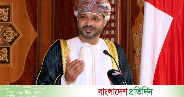 হরমুজে জাহাজ চলাচলে ফি আরোপের খসড়া অনুমোদন ইরানের