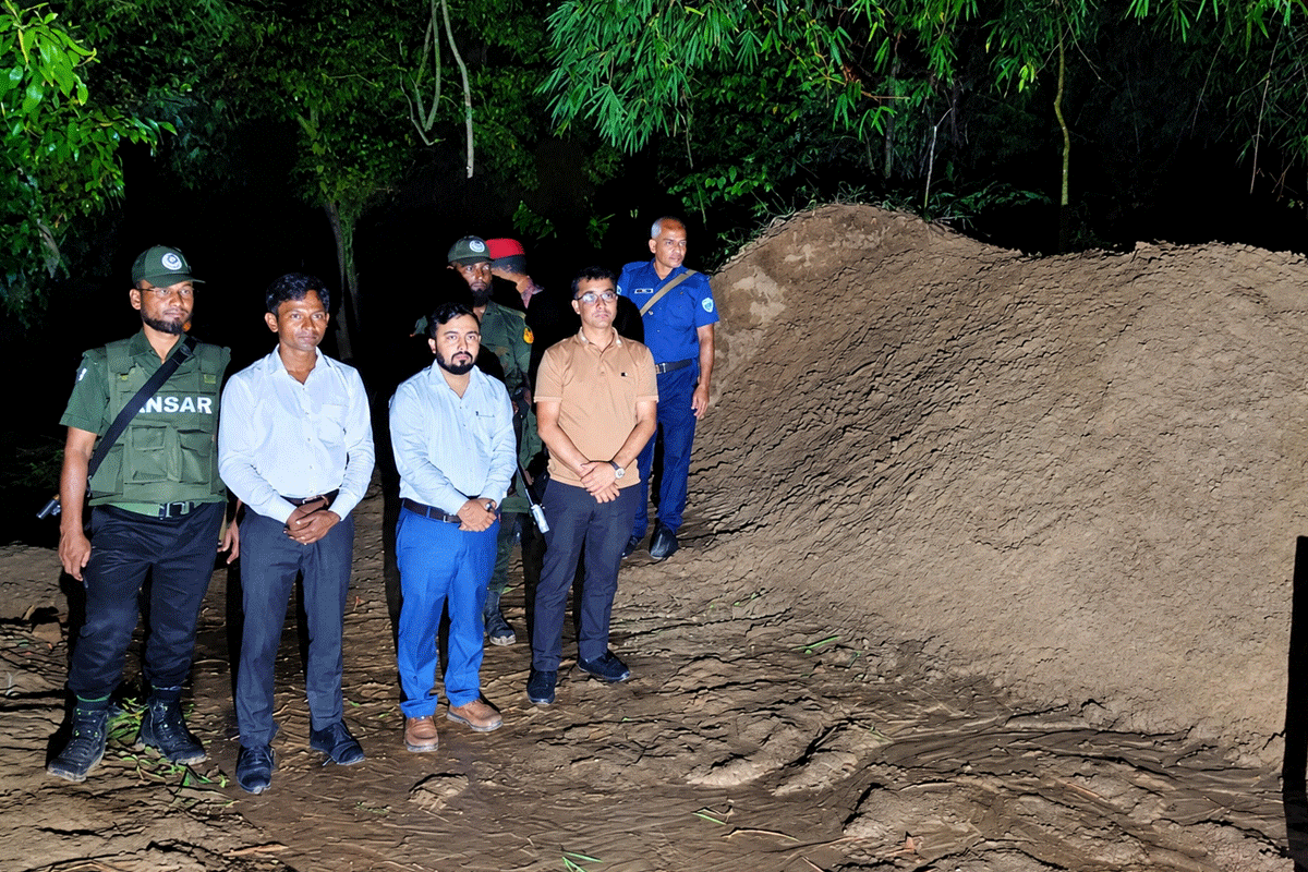 হালদা নদীতে বিশেষ অভিযান, ২০ হাজার ঘনফুট বালু জব্দ
