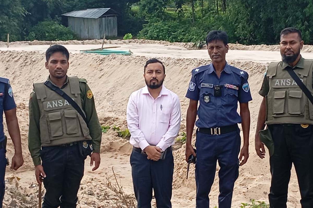 ফটিকছড়িতে অবৈধ বালু উত্তোলনবিরোধী অভিযান, ড্রেজারসহ সরঞ্জাম জব্দ