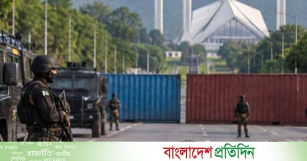 ইসলামাবাদ অবরুদ্ধ, পিটিআই বিক্ষোভ ঘিরে ২২ হাজার পুলিশ মোতায়েন