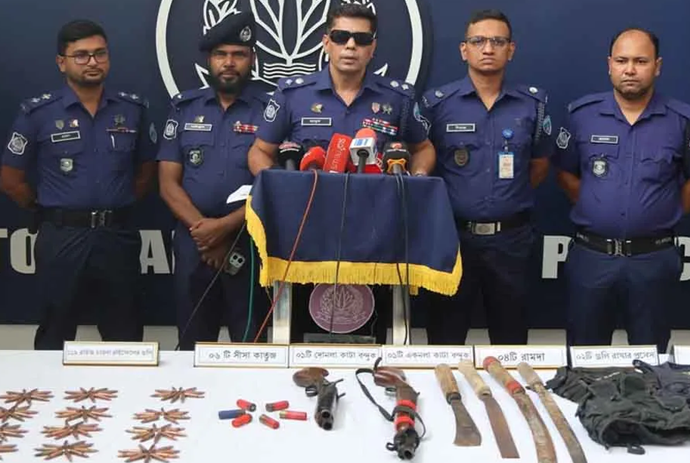 রাউজানে পুলিশের সঙ্গে সন্ত্রাসীদের বন্দুকযুদ্ধ, আহত ১২ পুলিশ সদস্য